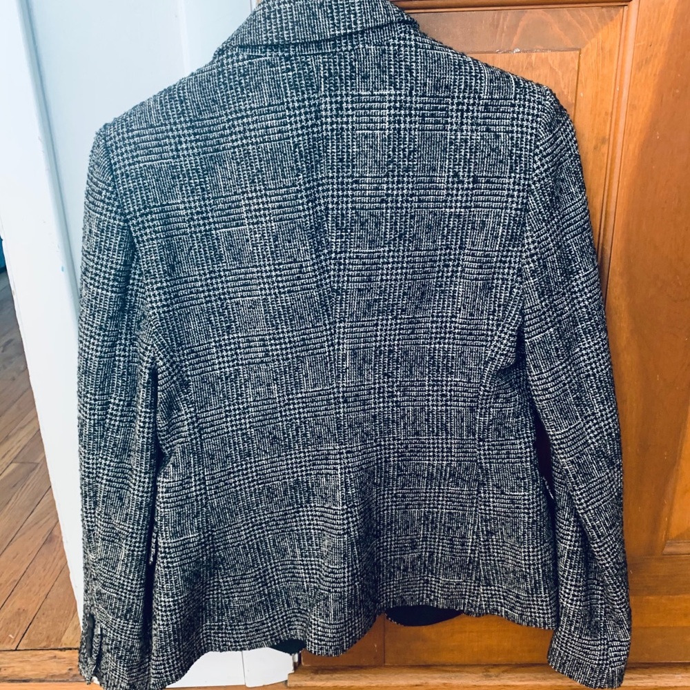 Express woman’s suit coat